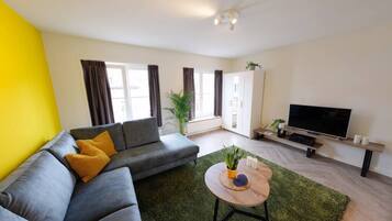 Een televisie, een stereo en een kantoor