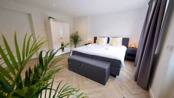 1 slaapkamer, een strijkplank/strijkijzer, wifi, beddengoed