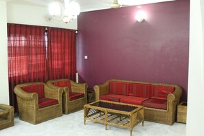 Suite Bisnis | Area keluarga | Televisi LED 21-inci dengan saluran TV satelit