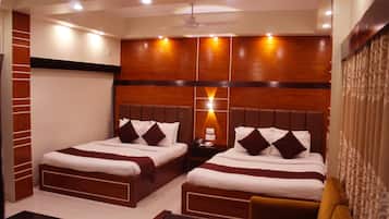 Executive Double or Twin Room | Desk, soundproofing, free WiFi, bed sheets