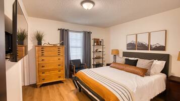 3 bedrooms, desk, iron/ironing board, free WiFi