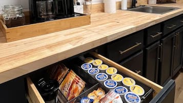 雪櫃、微波爐、焗爐、爐具