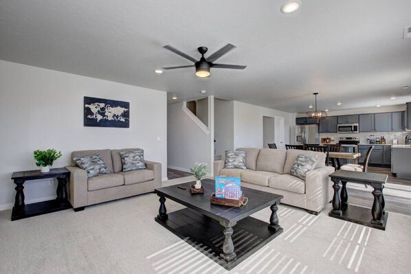 تلفزيون ذكي، كُتُب، مكتب