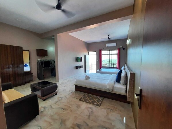 Deluxe Room (Non AC)