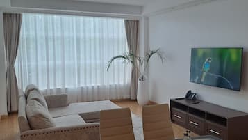 Apartment, 2 Bedrooms | Living area