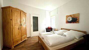 1 Schlafzimmer, Reisekinderbett, kostenloses WLAN, Bettwäsche