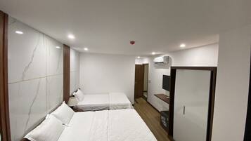 Deluxe Double or Twin Room, 2 Katil Bujang (Single), Non Smoking, City View | Dilengkapkan perabot secara berasingan, meja, Wi-fi percuma