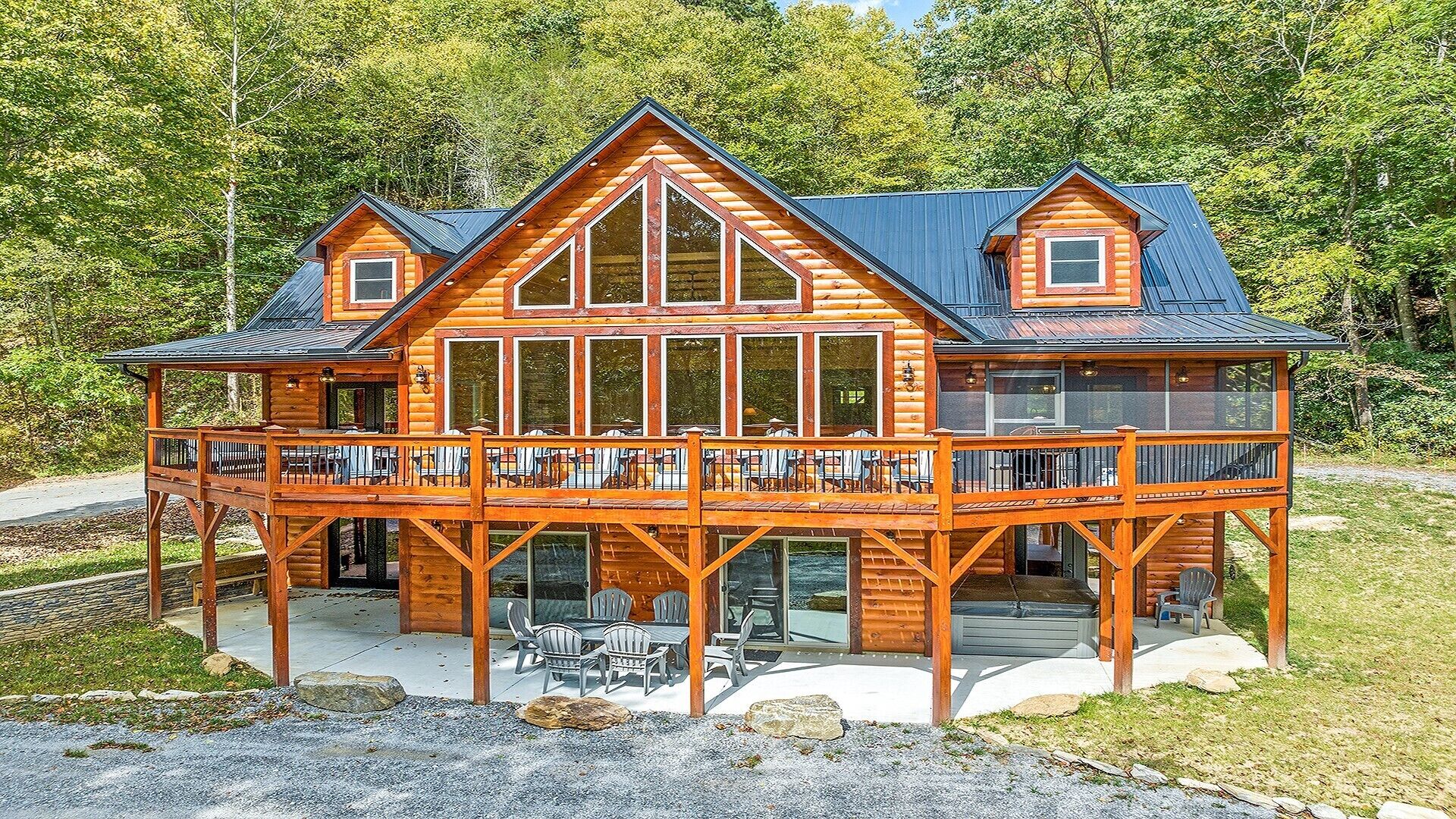 4 Loves Lodge - Brand New Log Home, Sleeps 22, 6 BR, 6 1/2 BA, HT, FP