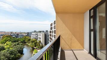 Classic Apartment | Balcony