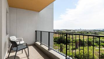 Classic Apartment | Balcony