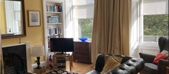 Sunny, Edinburgh City Centre Apartment