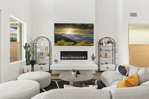 Interior - Champions getaway w/spectacular golf course views! (La Quinta)