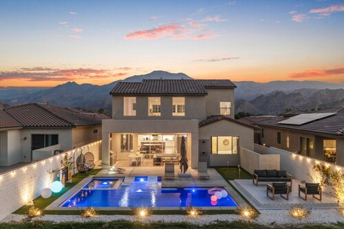 Champions getaway w/spectacular golf course views!