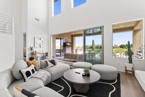 Smart TV, fireplace, video games - Champions getaway w/spectacular golf course views! (La Quinta)