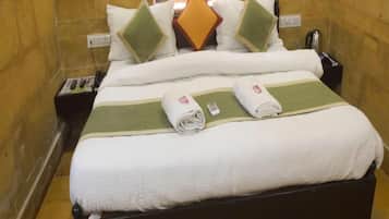 Standard Room | 1 bedroom, laptop workspace, iron/ironing board, free WiFi