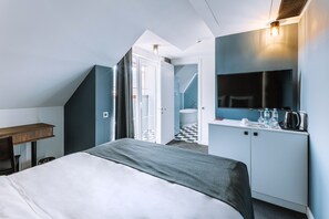 Ropa de cama de alta calidad, minibar, caja fuerte y escritorio