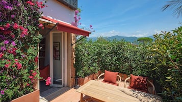 One-Bedroom Suite with Terrace | Terrace/patio