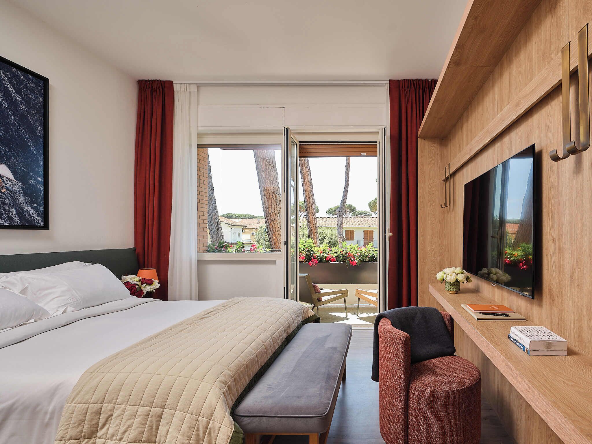Bộ đồ giường kháng dị ứng, chăn bông, nệm có lớp đệm bông, minibar 