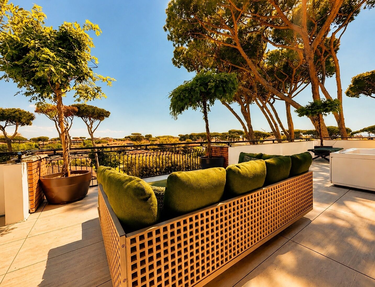 La Serena Suite | Hypo-allergenic bedding, down comforters, pillowtop beds, minibar