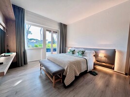 Deluxe Garden view with Terrace | 防过敏的被褥、羽绒被、加厚床垫、迷你吧