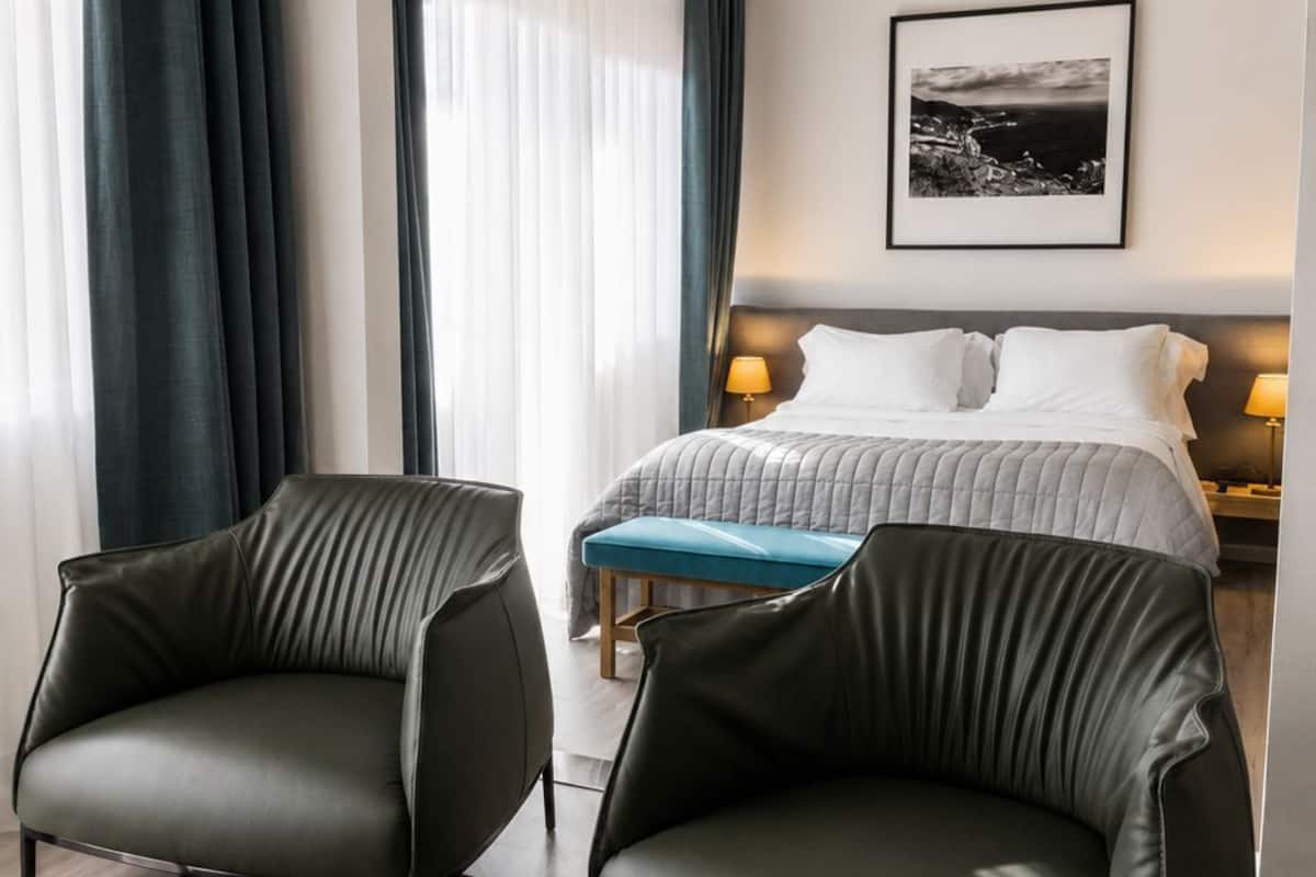 Junior Suite with Terrace | Bộ đồ giường kháng dị ứng, chăn bông, nệm có lớp đệm bông, minibar