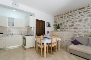 Living area - Apartment Dajana, near the beach (Kastela)