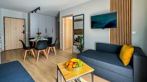 Apartamento (9 E) | Zona de estar | Una televisión de pantalla plana