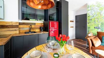 Apartment (1 A) | Private kitchen | Fridge, stovetop, electric kettle, cookware/dishes/utensils