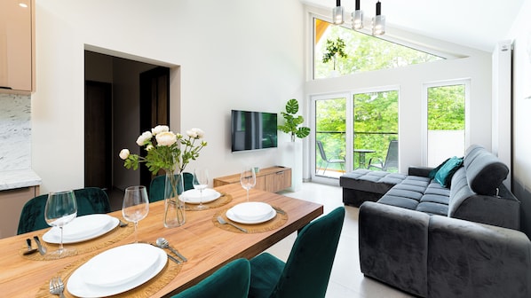 Apartment (20 B) | Living area | Flat-screen TV - Apartamenty Sun & Snow Osada (Szklarska Poreba)