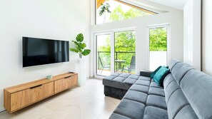 Apartment (20 B) | Living area | Flat-screen TV - Apartamenty Sun & Snow Osada (Szklarska Poreba)