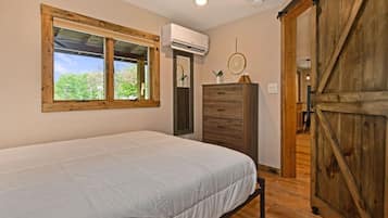 WiFi (free), bed sheets