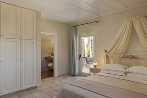 2 chambres, coffres-forts dans les chambres, bureau