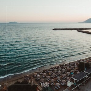 Beach - Villa Repsimia with private jacuzzi in Villa Repsimia.
(Kokkinos Pirgos)