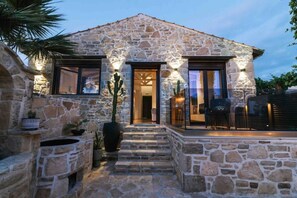 Exterior - Villa Repsimia with private jacuzzi in Villa Repsimia.
(Kokkinos Pirgos)