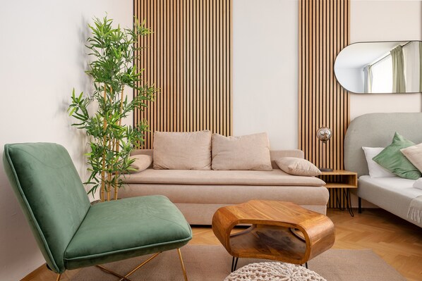 Individually decorated, individually furnished, desk, blackout curtains - Designer Apartments - Near Danube (Vienna)