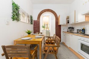 Apartment | Private kitchen | Fridge, oven, stovetop, electric kettle - Designer Apartments - Near Danube (Vienna)