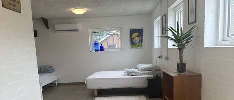 1 habitación, wifi y ropa de cama
