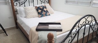 Nueva Villa Apt. 1 @10 w/Rooftop