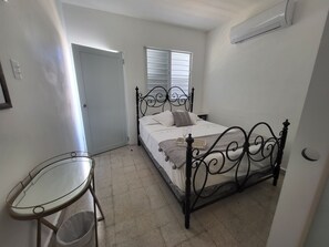 4 bedrooms, desk, iron/ironing board, free WiFi