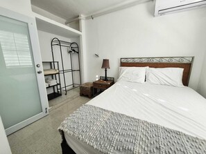 4 Schlafzimmer, Schreibtisch, Bügeleisen/Bügelbrett, kostenloses WLAN