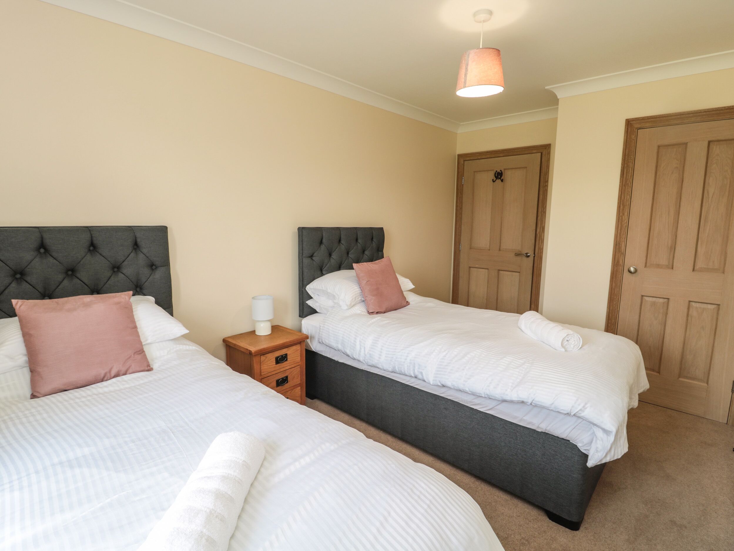 2 soverom, individuelt dekorert og individuelt innredet