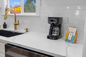 Interior - 5Min>Airport-Office-1300ft²-Backyard-Remodeled-BBQ (Boise)