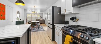 5Min>Airport-Office-1300ft²-Backyard-Remodeled-BBQ