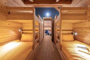 5 bedrooms, iron/ironing board, free WiFi, bed sheets