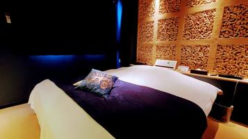 Blackout curtains, soundproofing, iron/ironing board, free WiFi