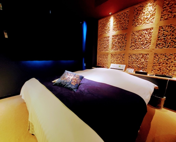 Suite Design | Rideaux occultants, chambres insonorisées, fer et planche à repasser