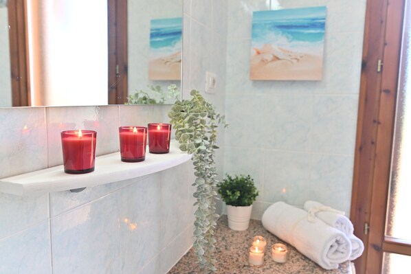 Standard Apartment | Bathroom