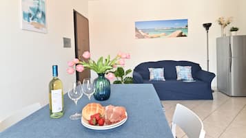 Apartamento standard | Sala de estar | Smart TV 49 polegadas com canais a cabo