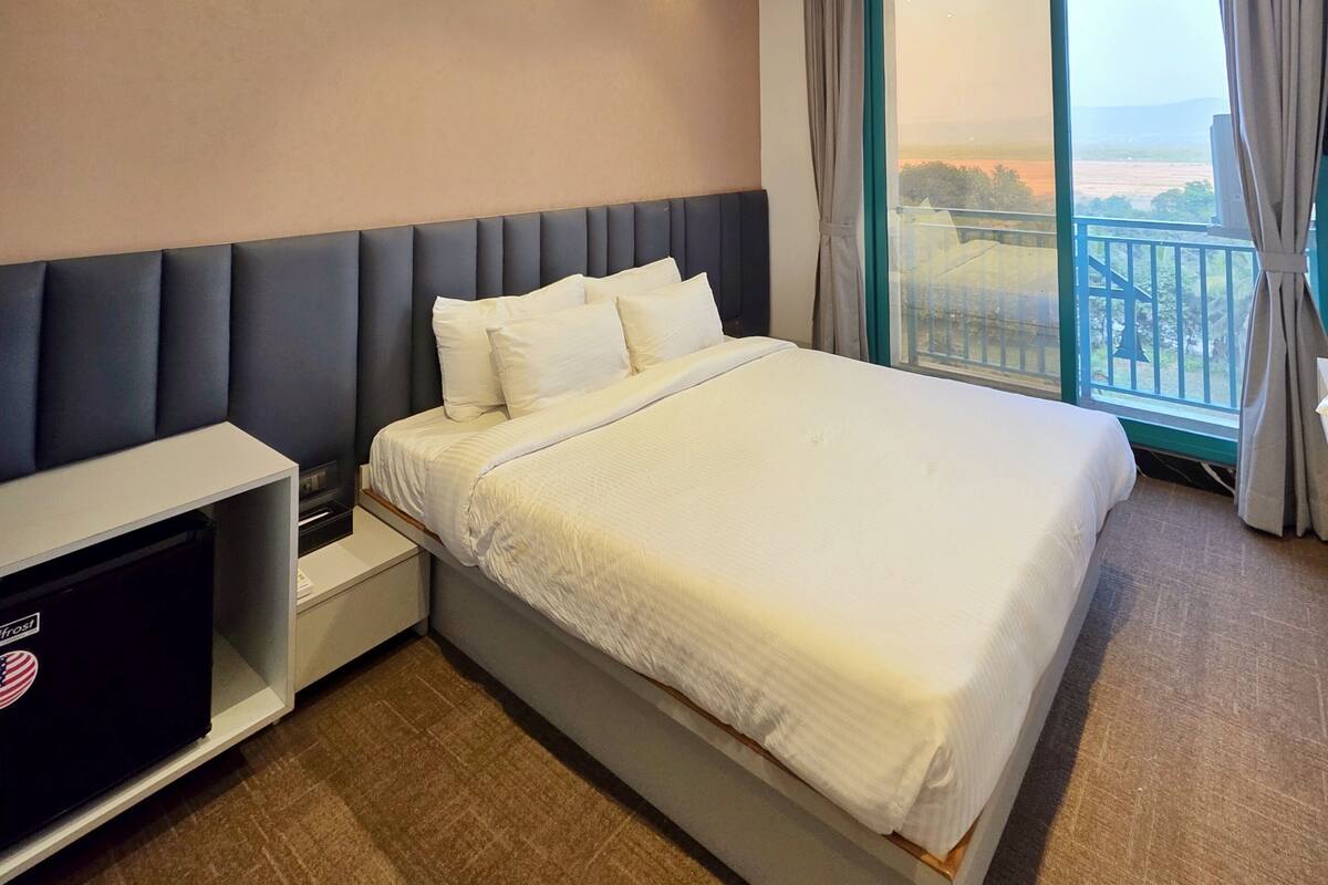 Essence Room | Desk, laptop workspace, bed sheets