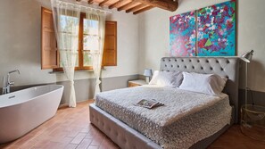 8 間睡房、上網、床單